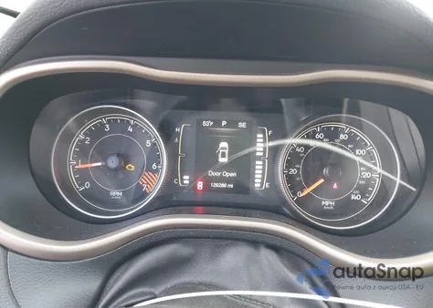 2015 Jeep Cherokee Latitude z USA, uszkodzony, nr VIN 1C4PJMCB9FW687310